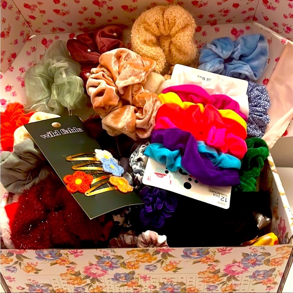 Over 60 HAIR SCRUNCHIES🌸🌼 Includes Cute Floral Box🌸🌼